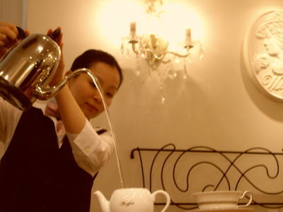 熱い紅茶で体の中から温まってくださいね